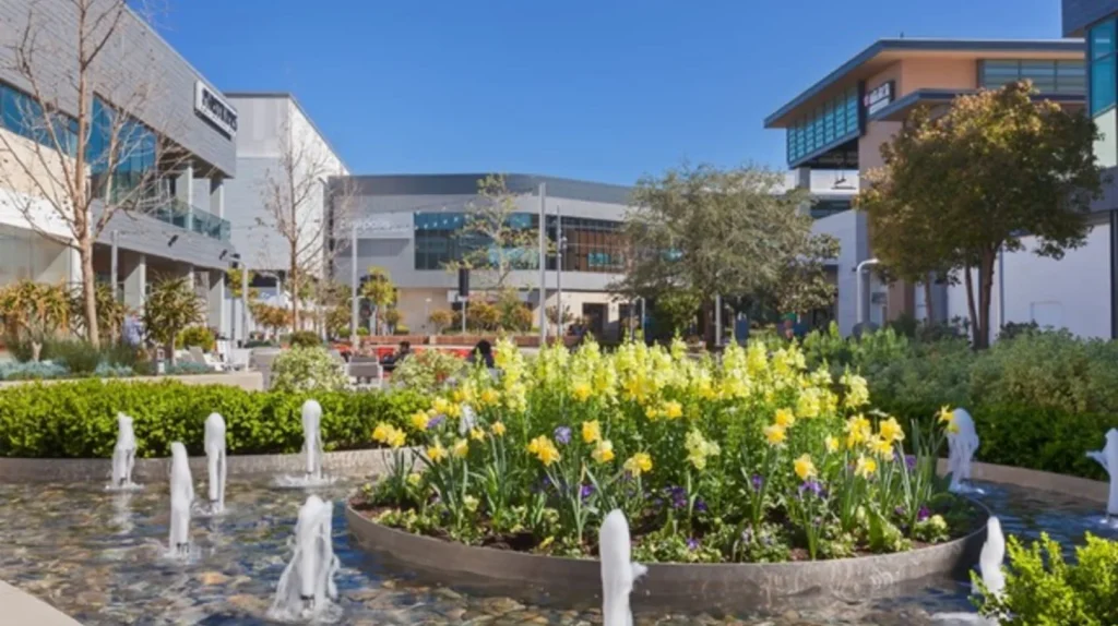 hillsdale-shopping-center-fountain-garden